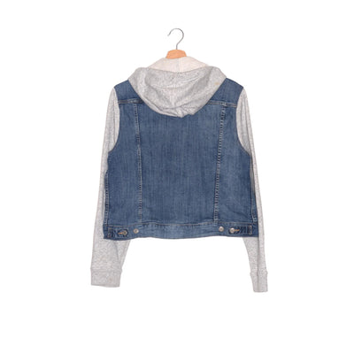 Giacca Levi's Trucker Denim Chiaro – Cappuccio Felpa Grigia – XL 2