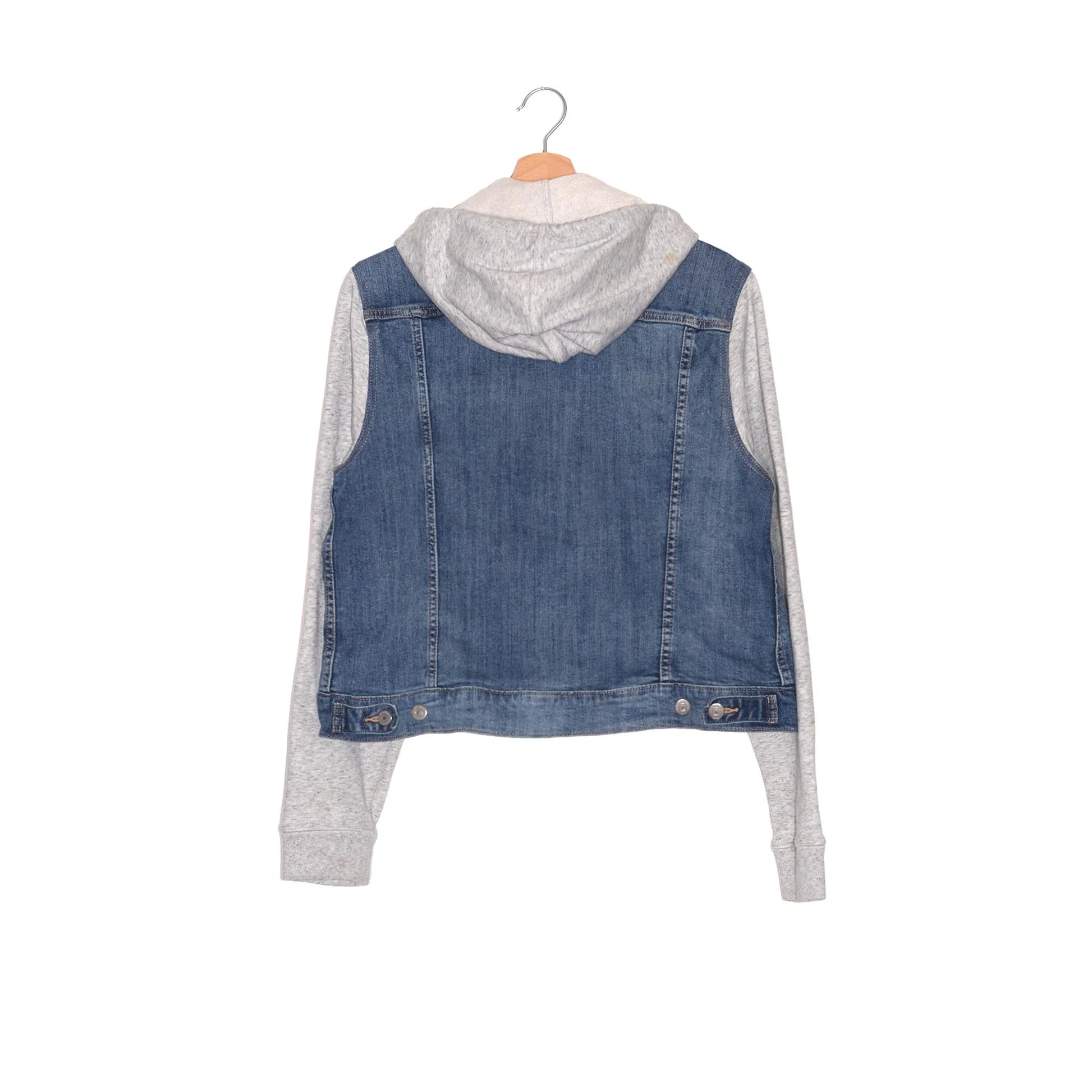 Giacca Levi's Trucker Denim Chiaro – Cappuccio Felpa Grigia – XL 2