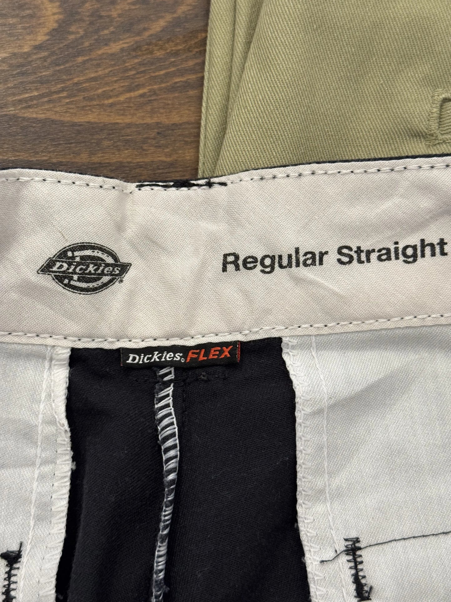 Dickies 774 Women's Original Fit nero IT48, twill poly-cotone, gamba dritta, Made in Guatemala 2022. Condizioni ottime. Spedizione gratuita in Italia da €80. 3